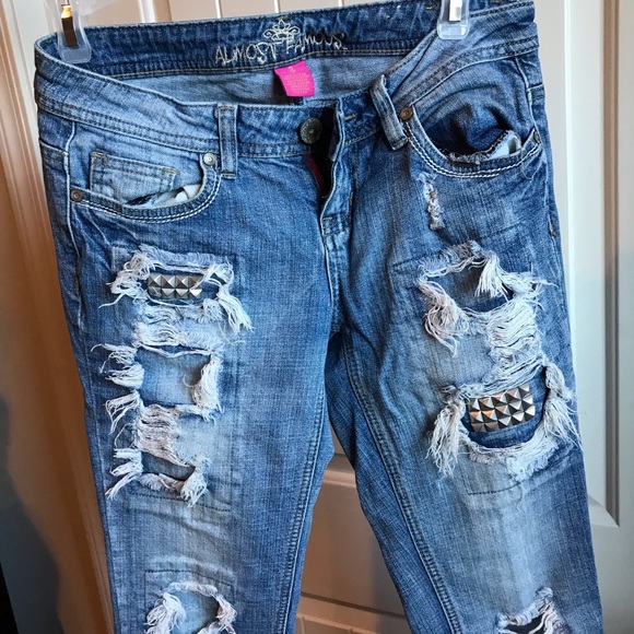Almost Famous Distressed Skinny Jeans Size 3 - Picture 4 of 8